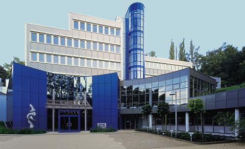 1998: Establishment of Standox GmbH and relocation to the Standox Center.