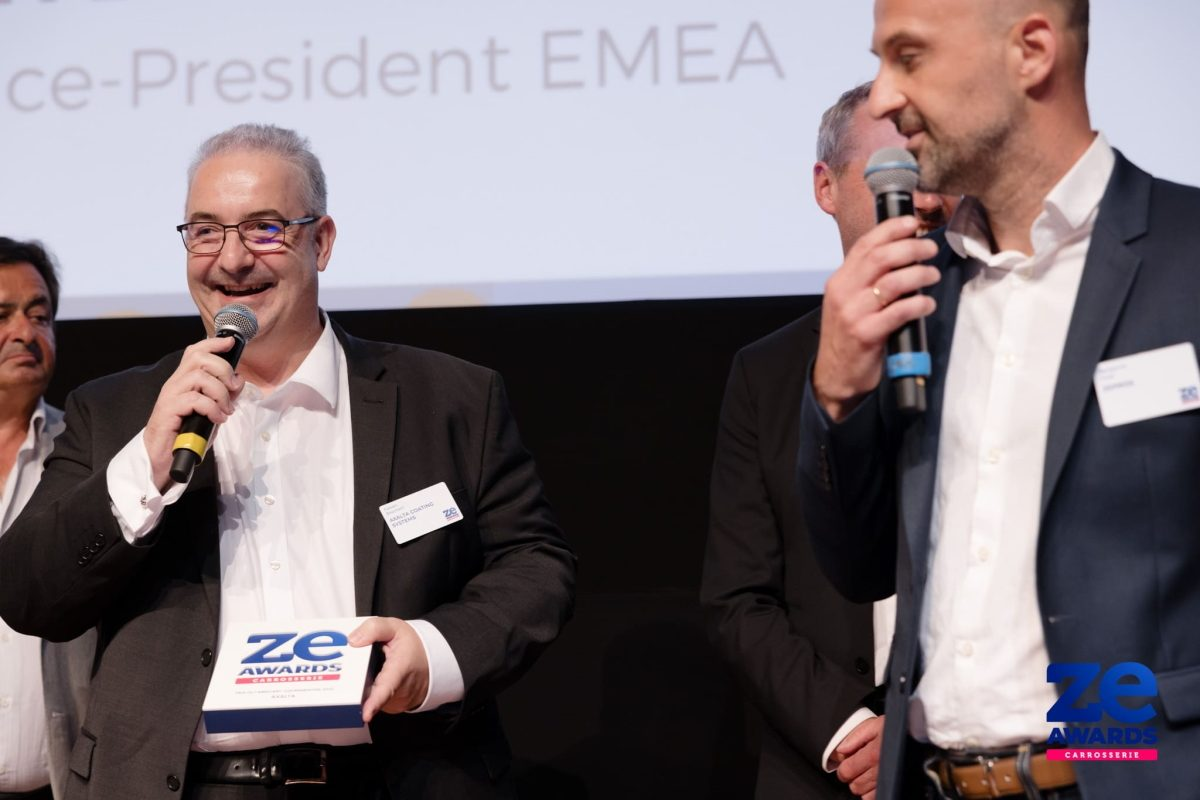 Trophée en mains, Fabien Boschetti répond aux questions de Philippe Huet, directeur du développement chez Zepros